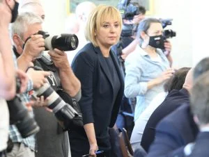 Парламент комисия по ревизия Мая Манолова