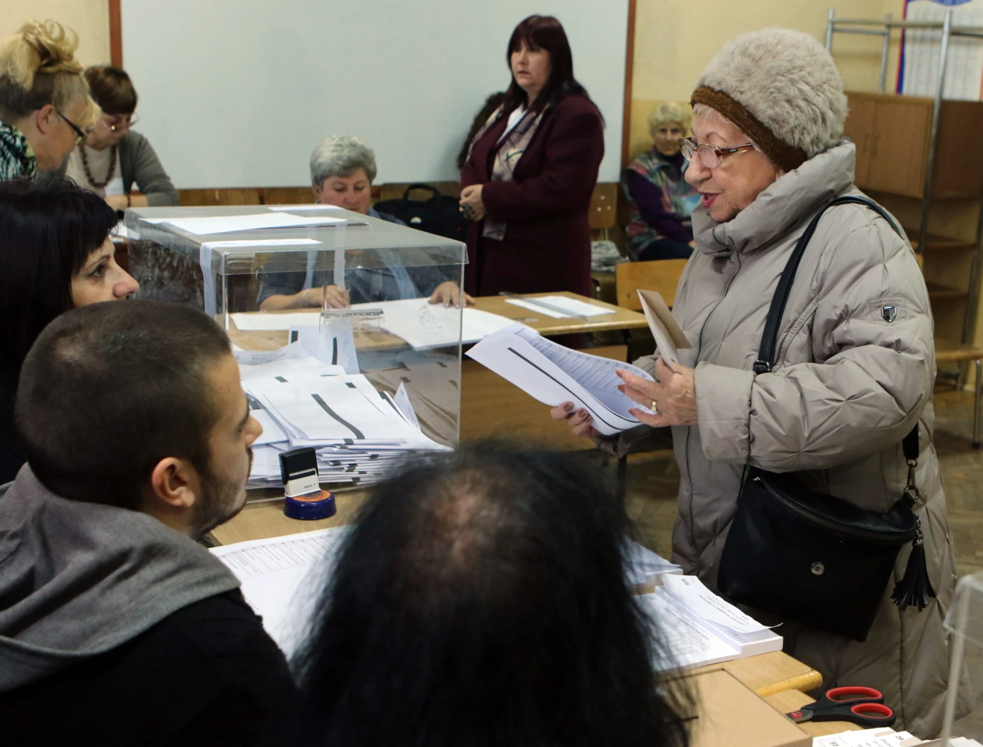 Местни избори 2015 гласуване бюлетини гласоподаватели