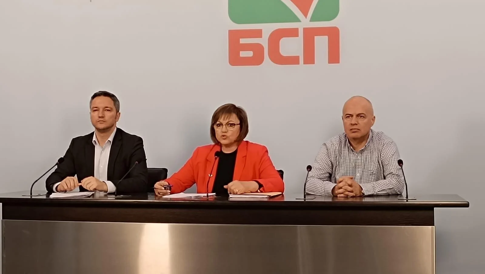 Нинова подава оставка като председател на БСП