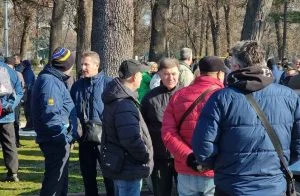 златуша, протест
