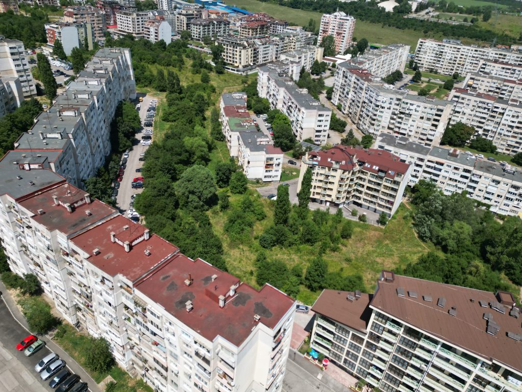 Решение на СОС спира строежа на 56 частни сгради в междублокови пространства 4 DJI 0042 scaled 1
