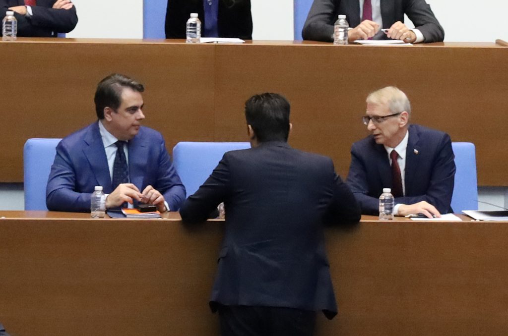 скрининг, Парламент нов Вот на недоверие Асен Василев Николай Денков