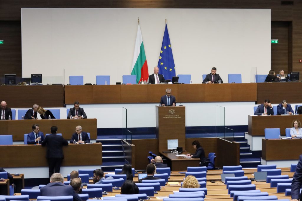 Парламент нов Вот на недоверие