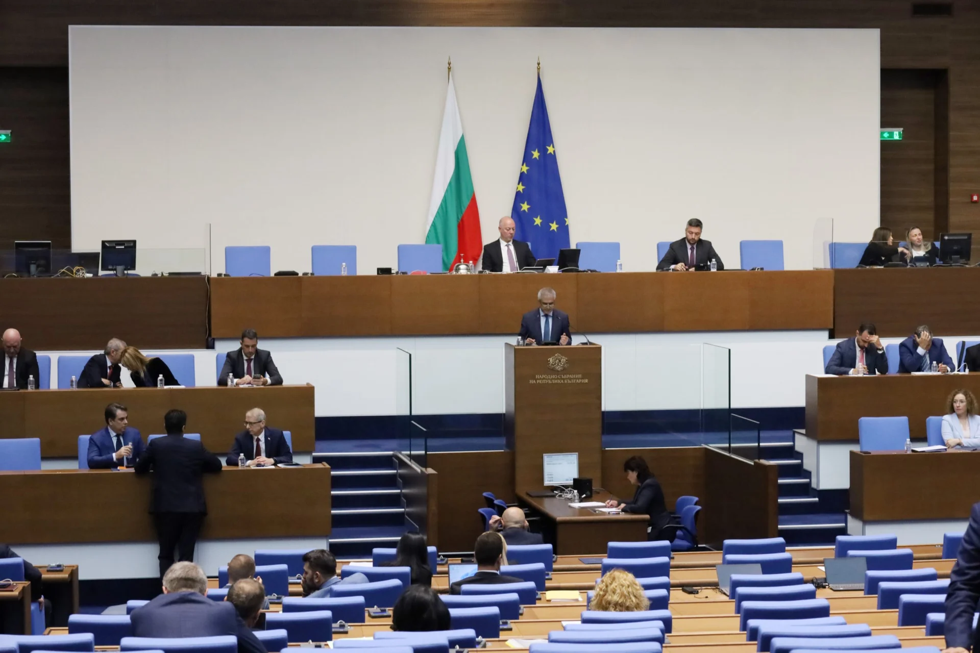 Парламент нов Вот на недоверие