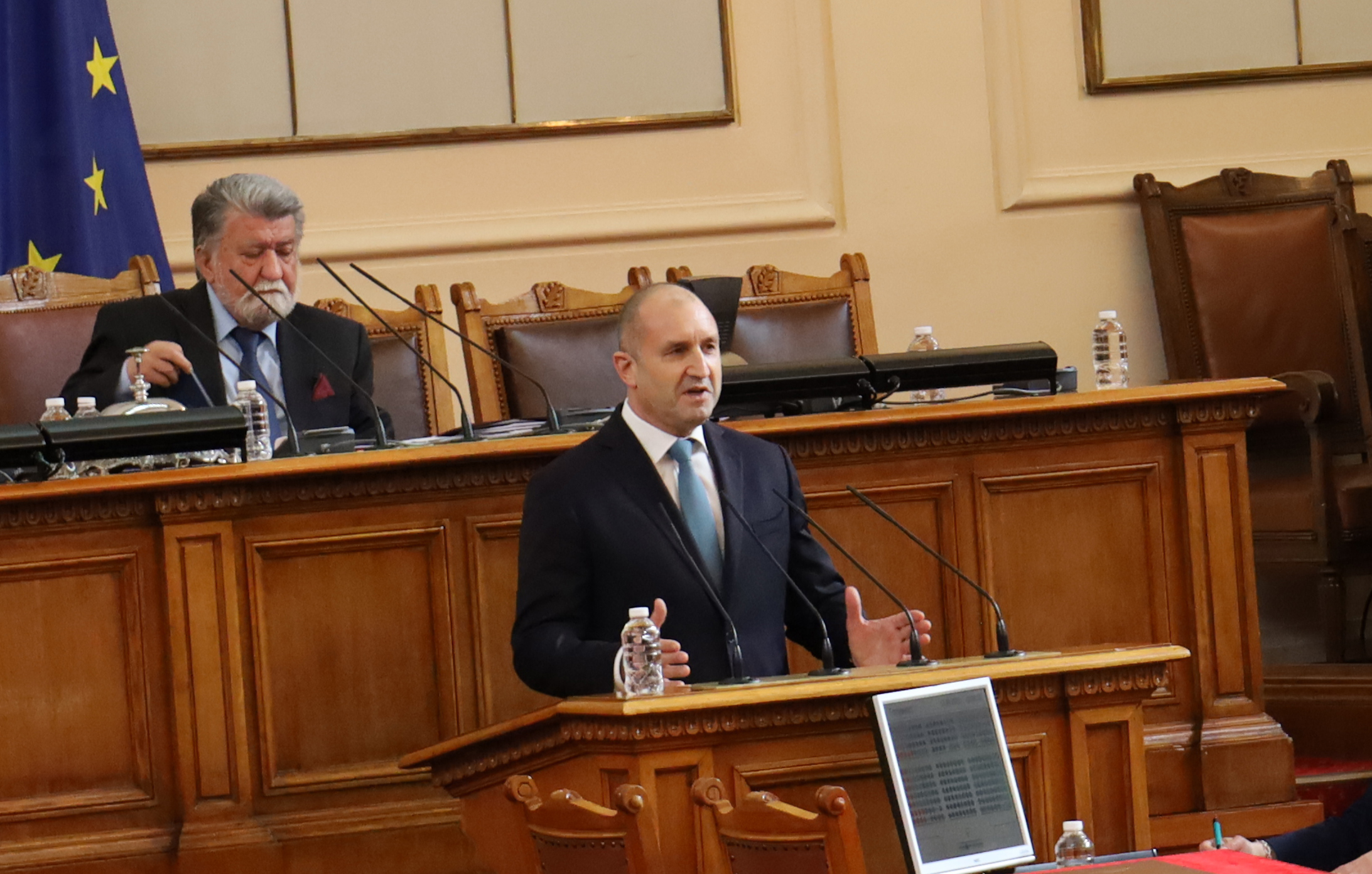 Парламент Румен Радев