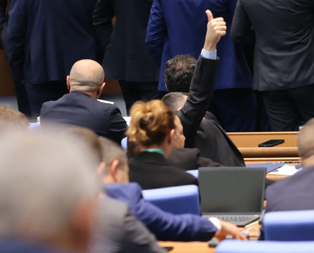 Парламентът актуализира държавния бюджет заради общински проекти
