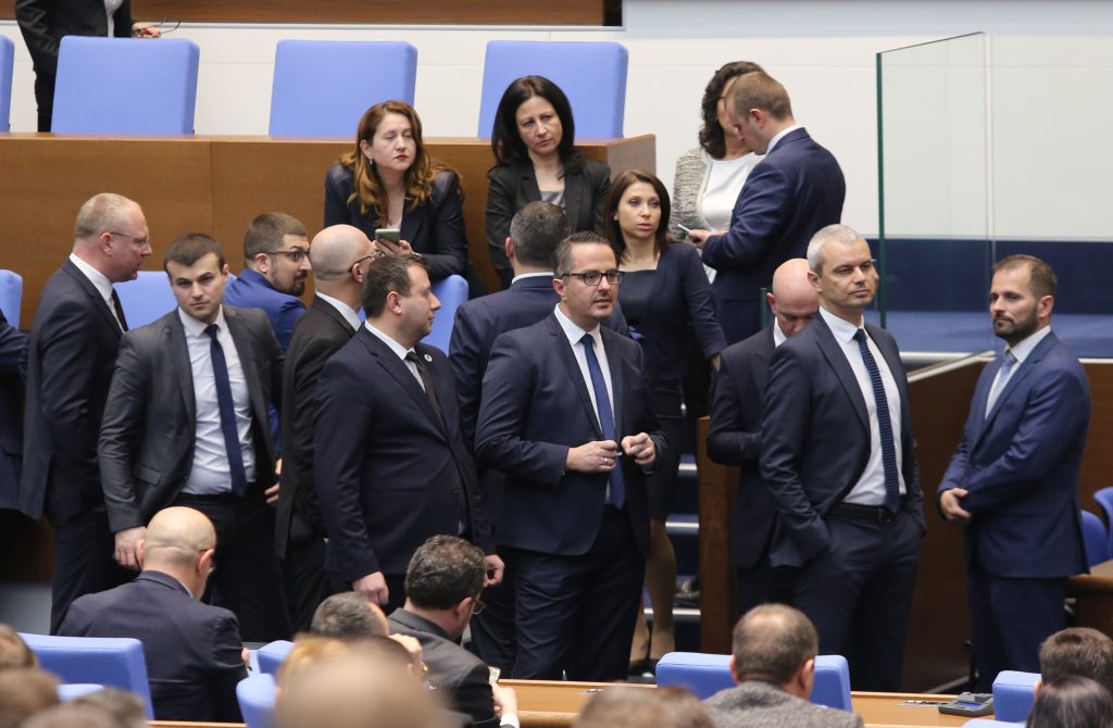 "Възраждане" са възмутени, че сме си "подарили" гаубиците на Украйна