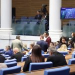 Парламент нов вот на недоверие депутати
