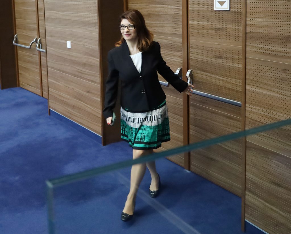 Парламент нов вот на недоверие Десислава Атанасова