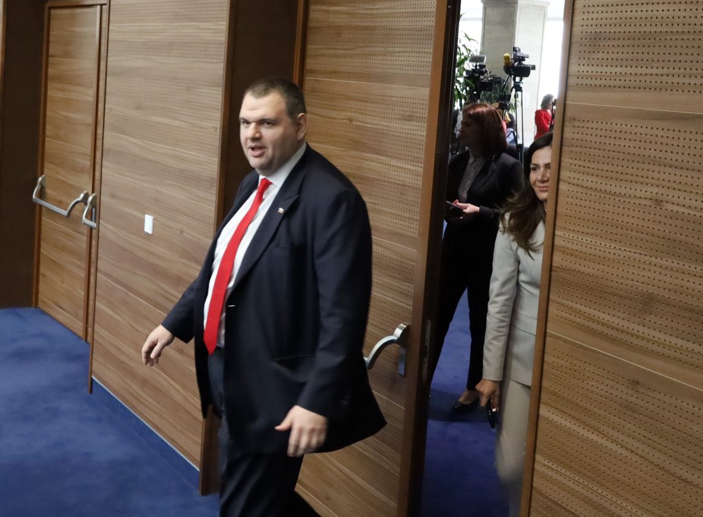 Парламент нов вот на недоверие Делян Пеевски