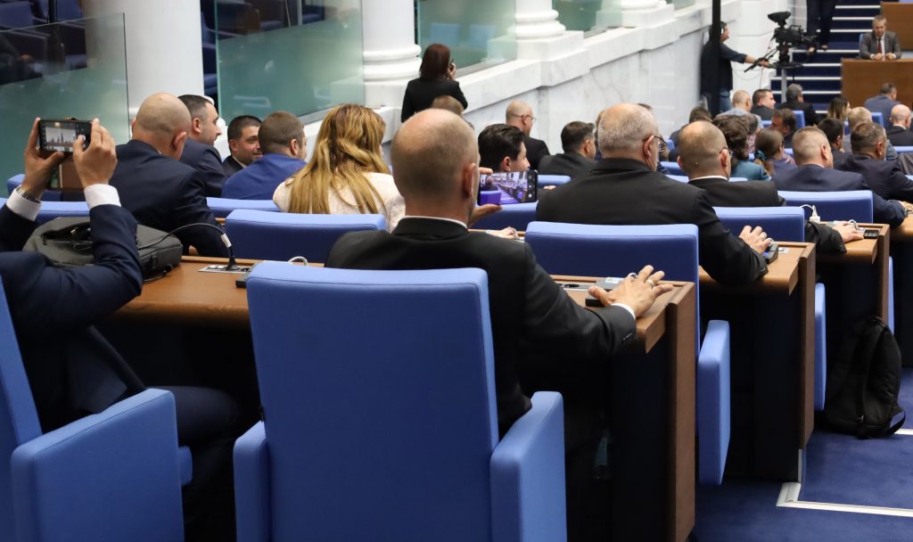 декларацията за РСМ, Парламент нов гласуване вот на недоверие