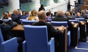 декларацията за РСМ, Парламент нов гласуване вот на недоверие