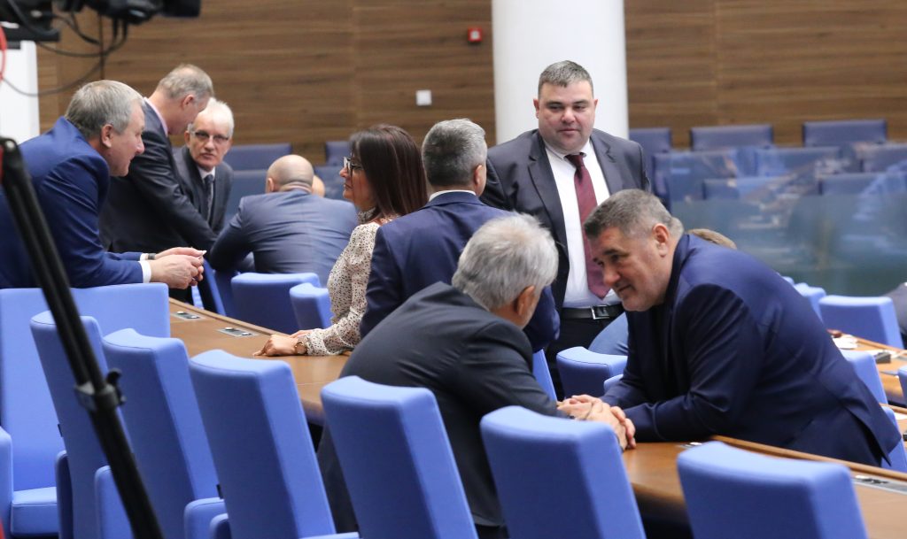 Депутатите се съобразиха с ветото на президента, ще променят текстовете за връщането на ВСС