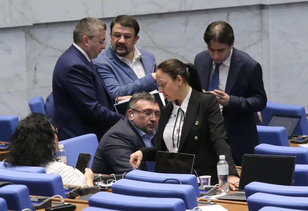 Парламент нов