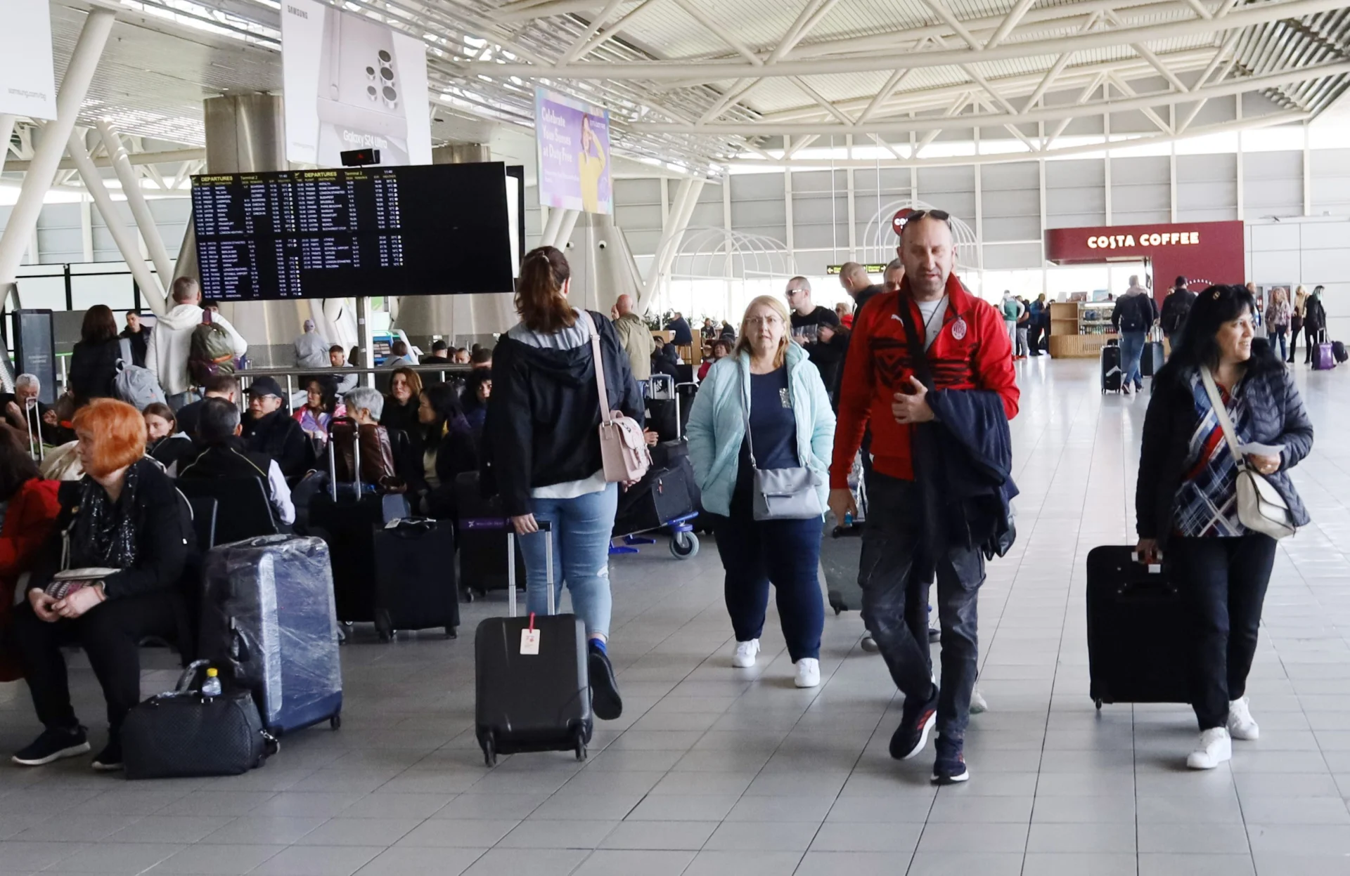 Няма промени в полетите на столичното летище заради спирането на тока в Испания и Португалия