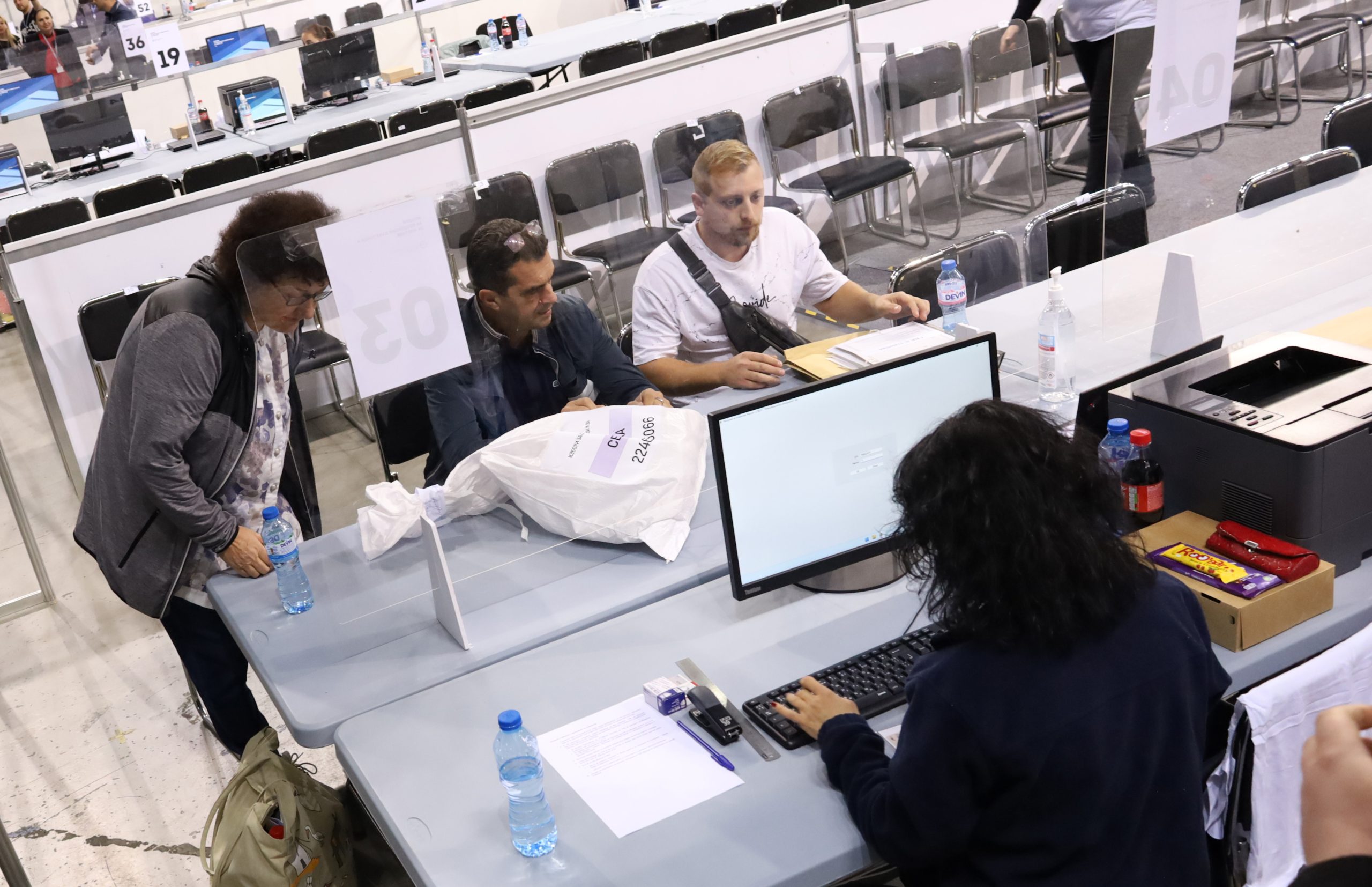 Избори Арена София изборни книжа гласуване бюлетини