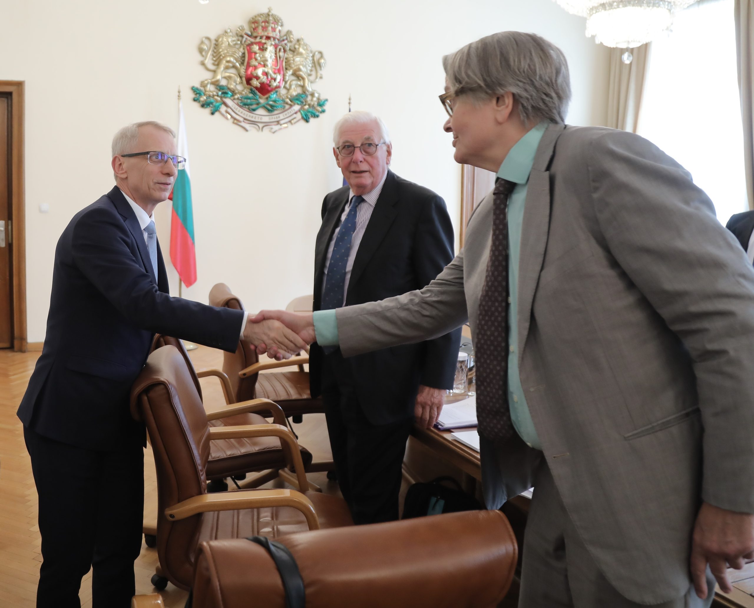 Николай Денков и представители на Венецианската комисия