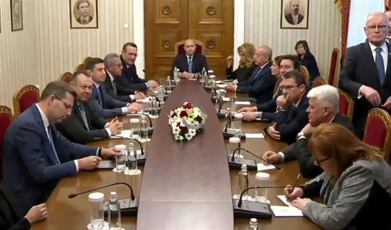 Денят по диагонал, консултации при президента