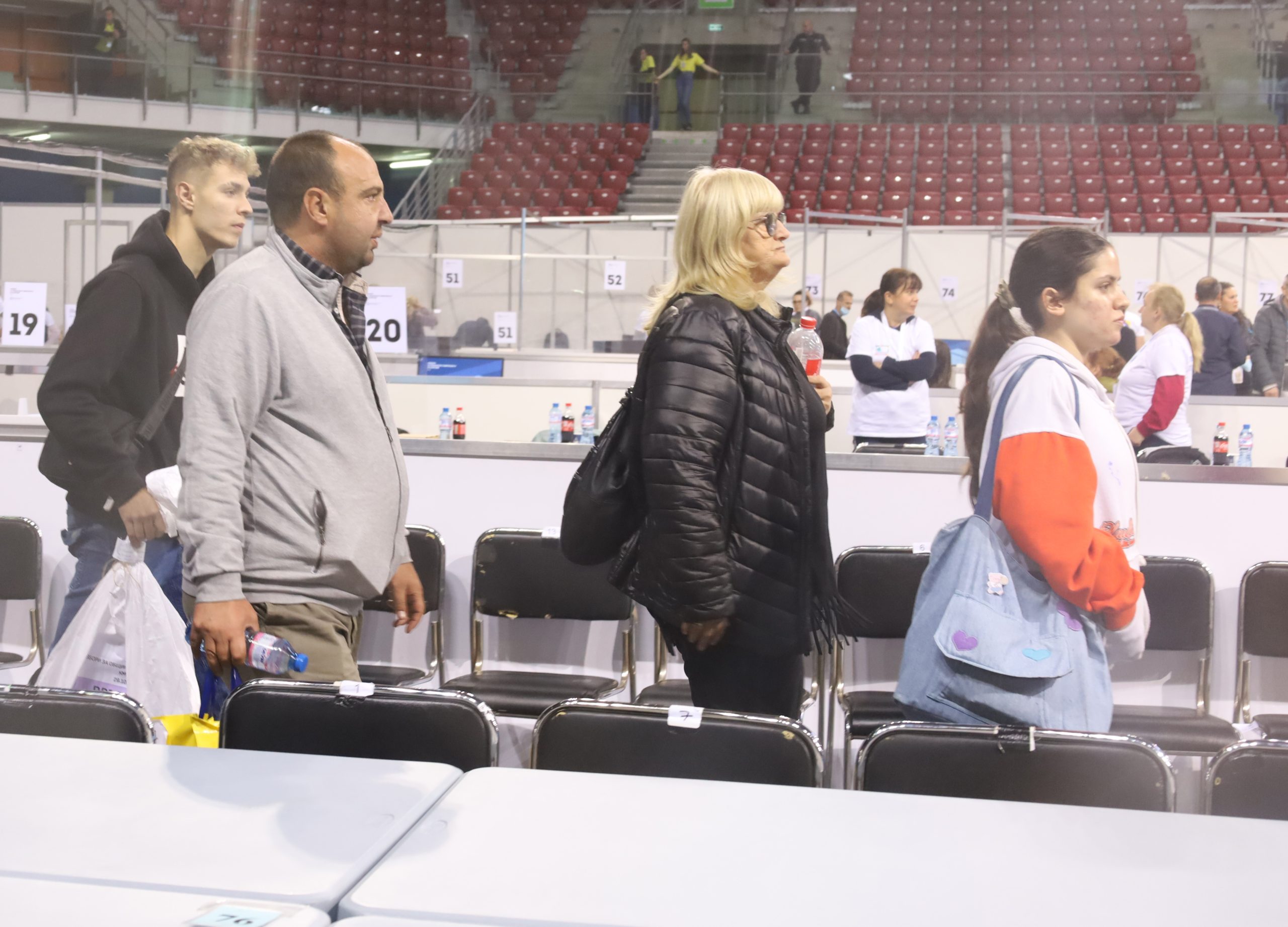 Избори Арена София изборни книжа гласуване бюлетини