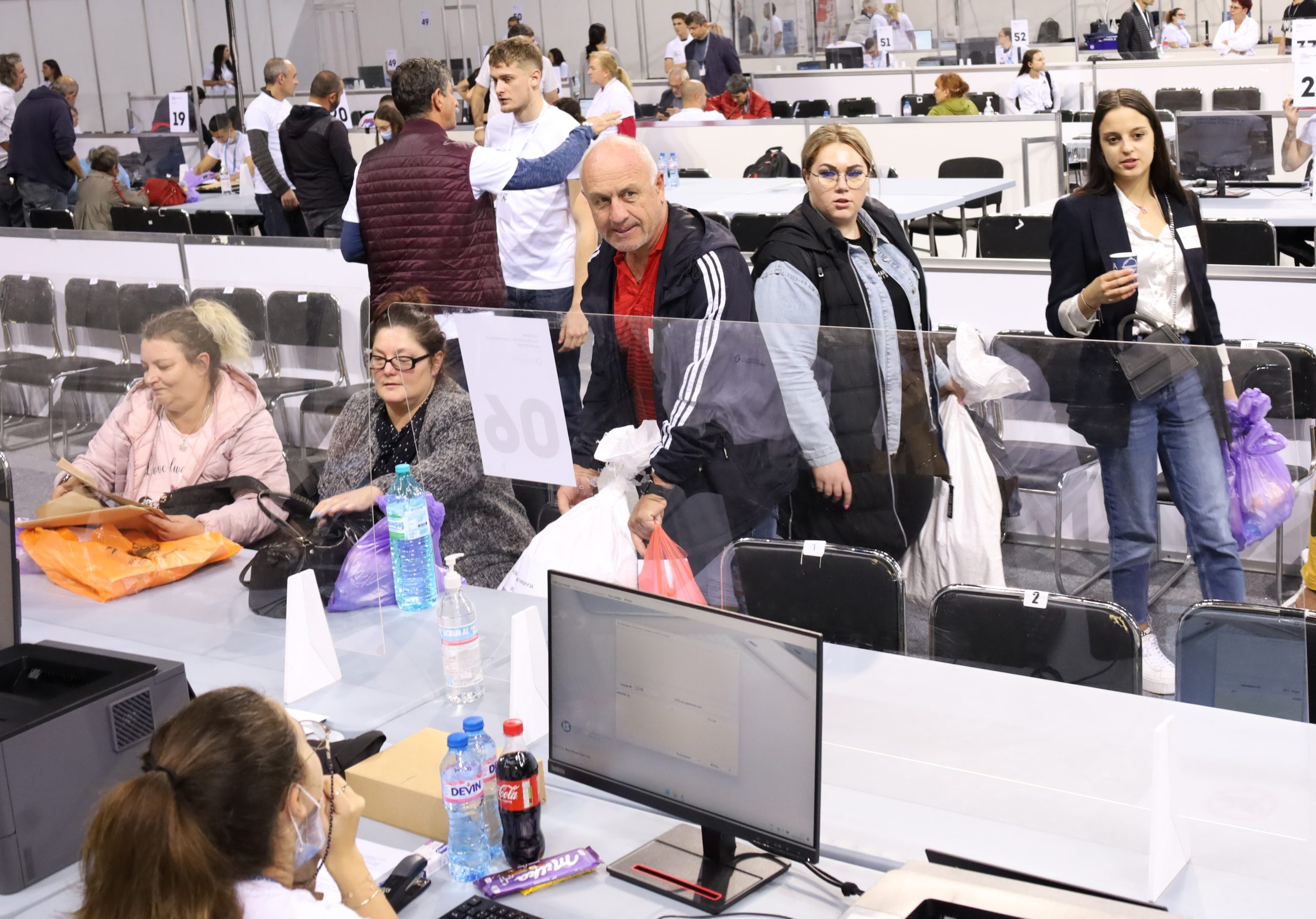 Избори Арена София изборни книжа гласуване бюлетини