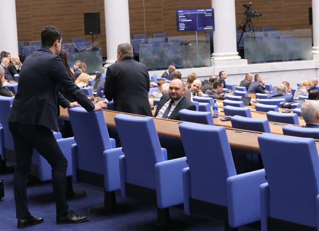 Народните представители решават окончателно за забраната за продажба на райски газ