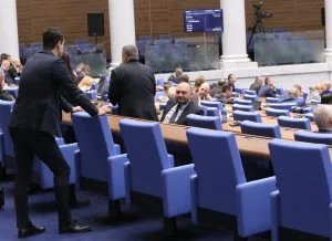 Народните представители решават окончателно за забраната за продажба на райски газ