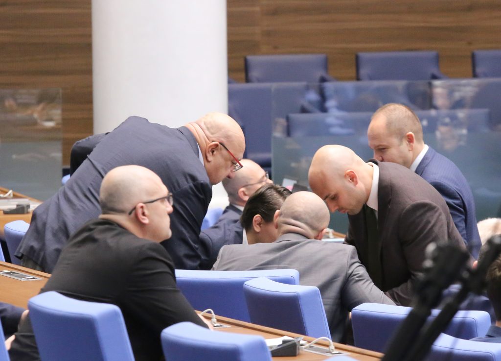 депутатите