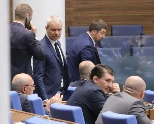 "Възраждане" предлага кабинетът да поиска отлагане на влизането на България в еврозоната