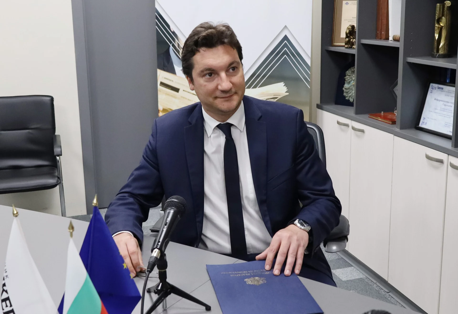 Крум Зарков е подал оставка, защото е искал да запази професионалното си достойнство