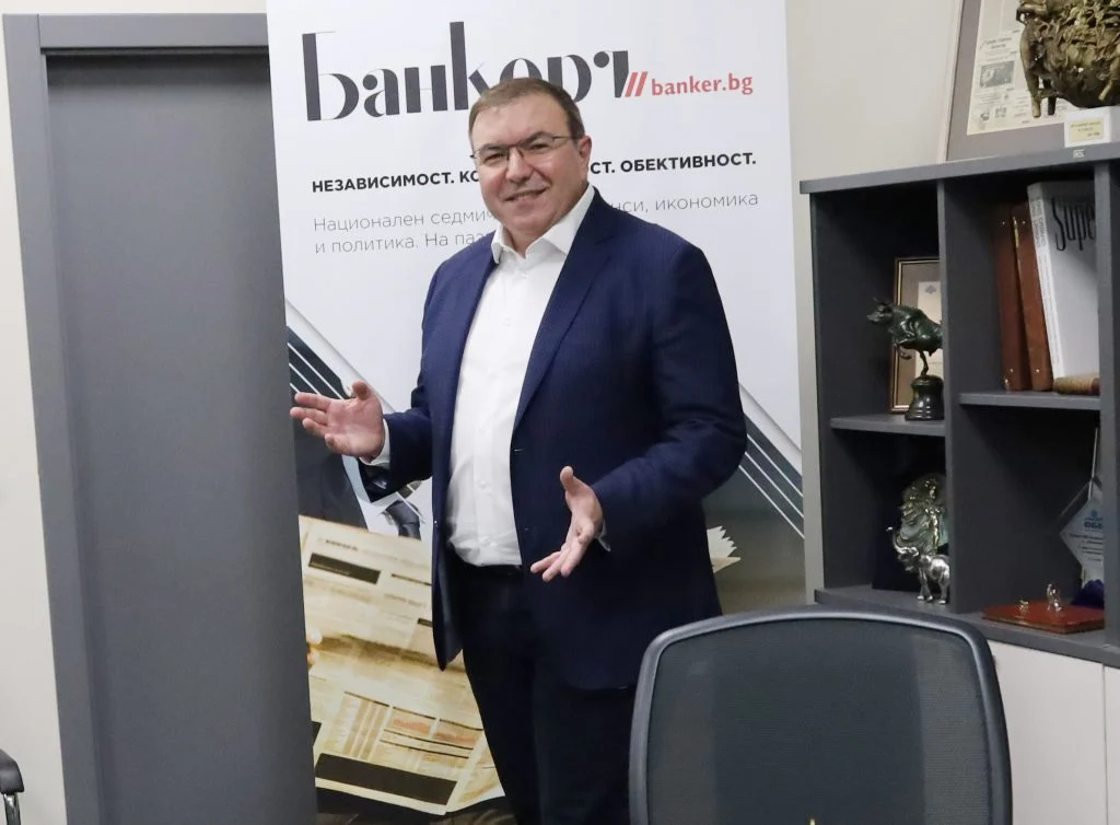 Проф. Костадин Ангелов