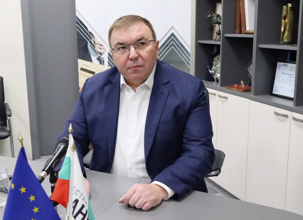 Костадин Ангелов