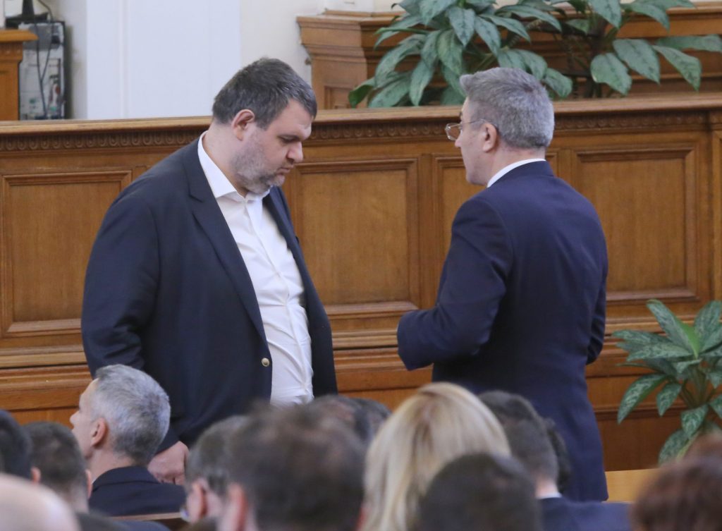 Парламент Делян Пеевски Мустафа Карадайъ