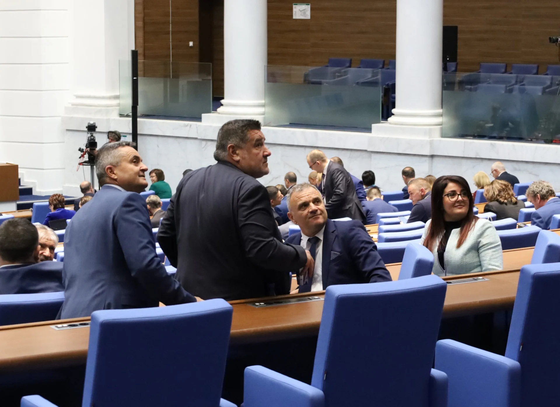 председател на парламента, Парламент нов
