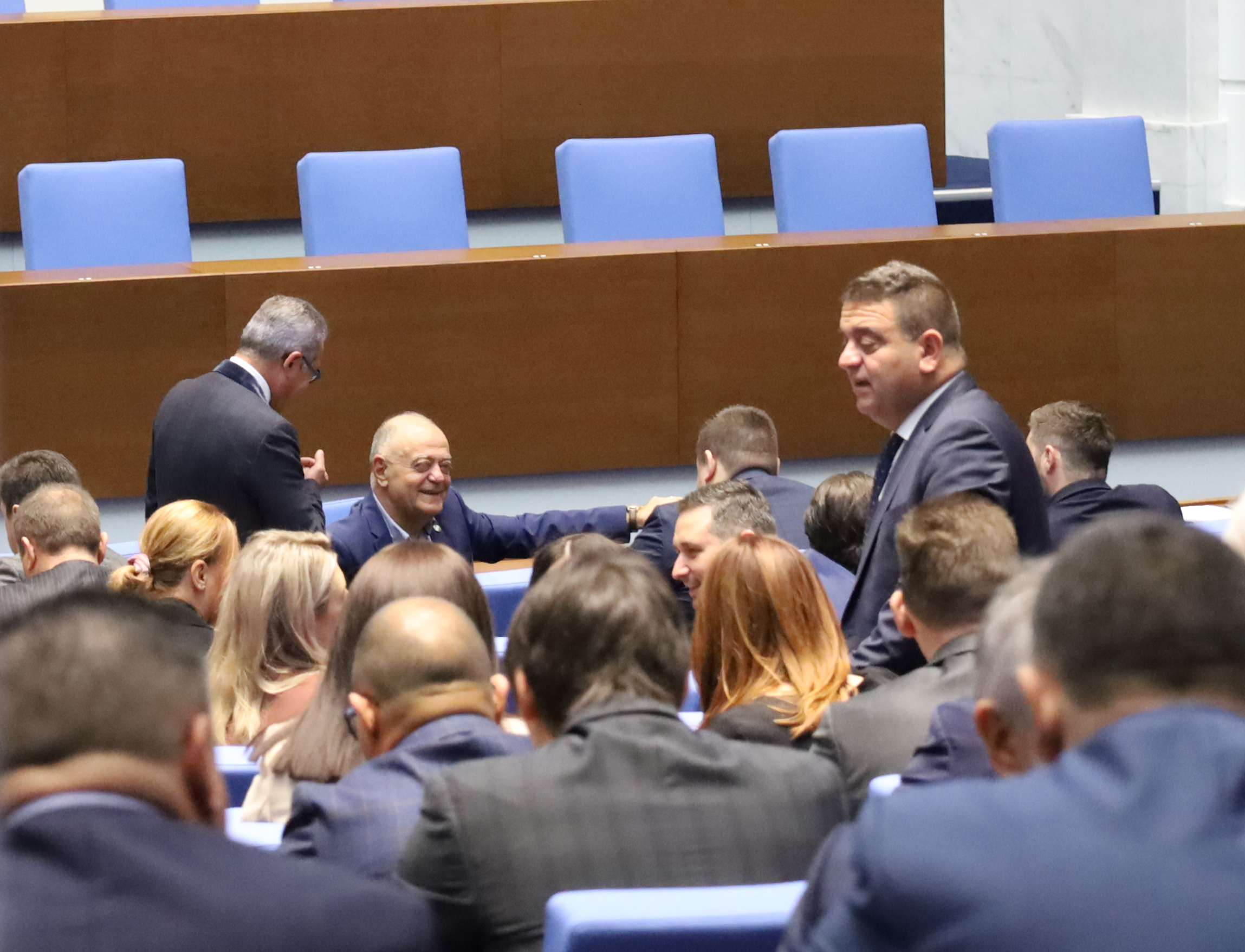 Парламент нов