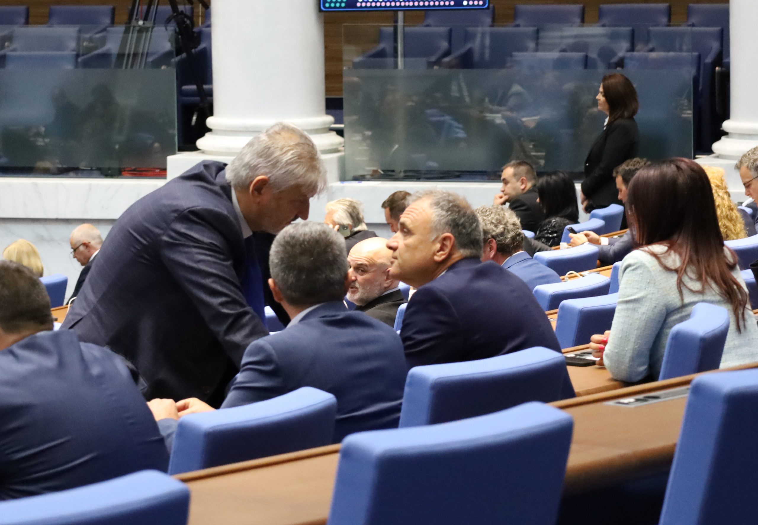 Парламент нов