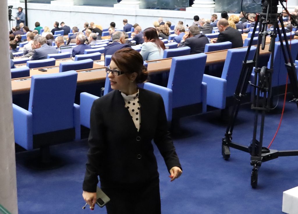 Парламент нов