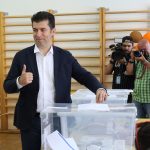 Според Петков днес има риск от голям брой купен и корпоративен вот