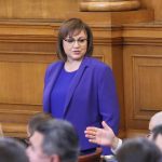 Нинова, вляво, Корнелия Нинова