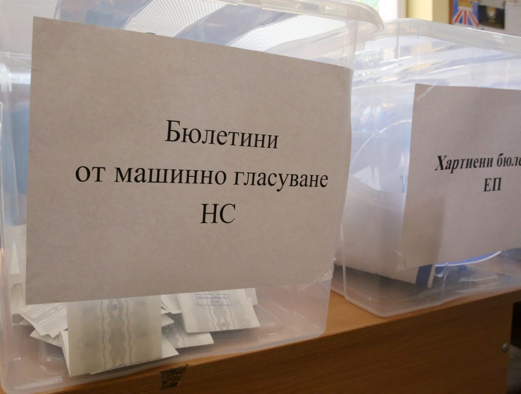 Резултатите от вота ще бъдат обработени до 30 октомври, обещаха от "Информационно обслужване"