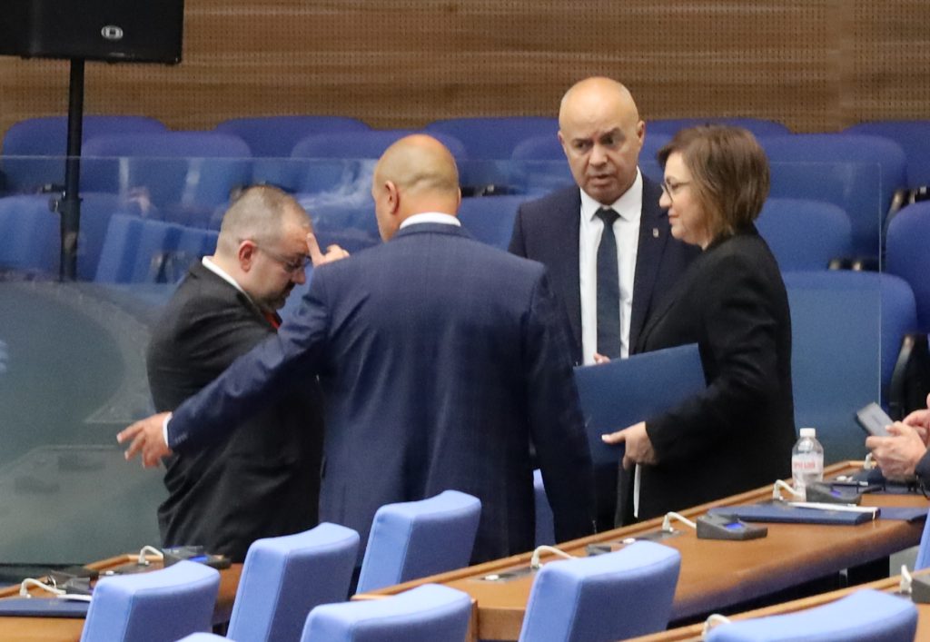Изслушват четирима министри в парламента във връзка с безводието на места в страната 1 Изслушват четирима министри в парламента във връзка с безводието на места в страната