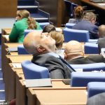 Парламент нов спящ депутат депутати