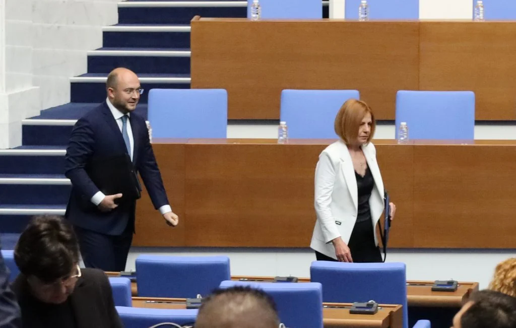 ГЕРБ, ДПС и ИТН опитаха да изпълнят искането на Пеевски за Съвета за мир