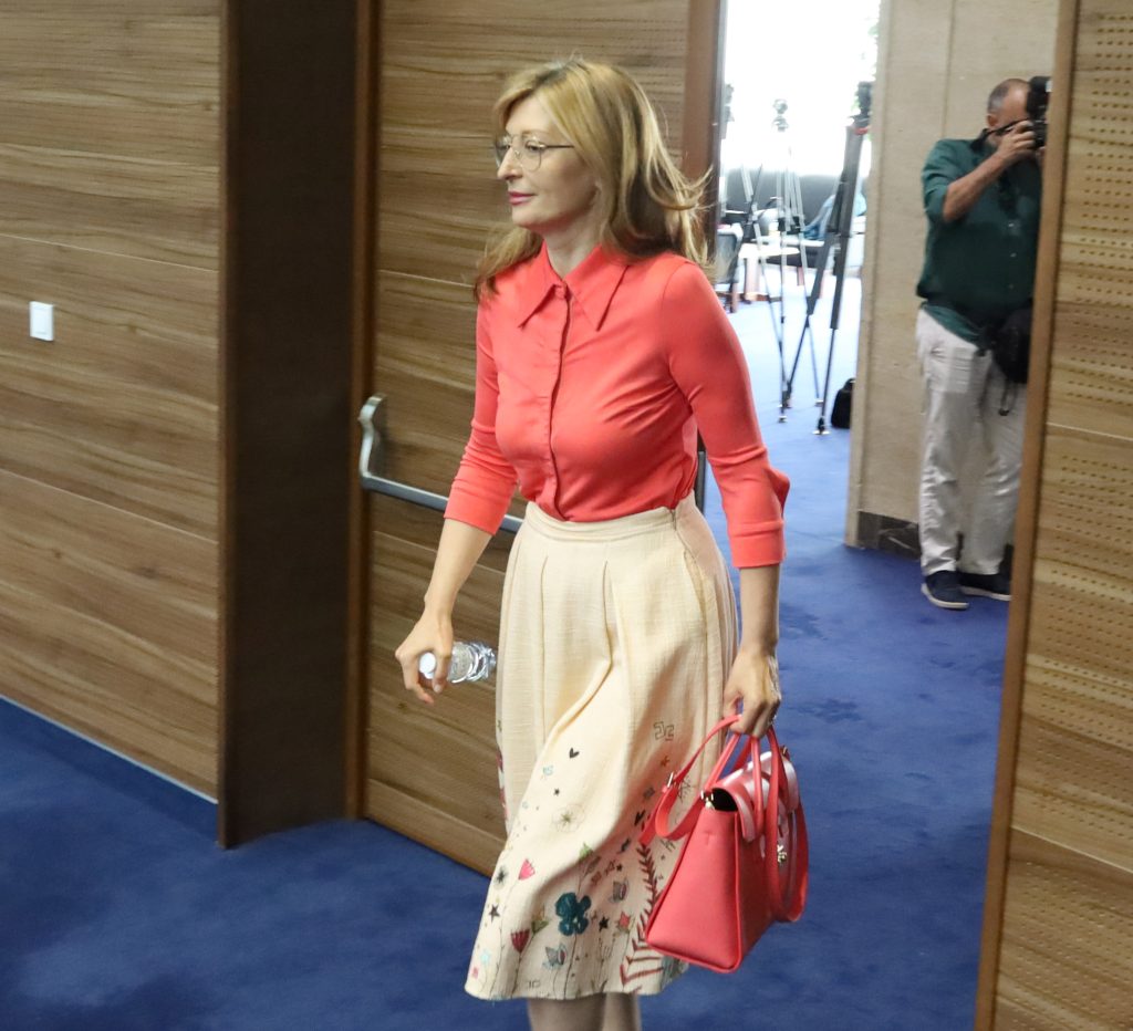 Екатерина Захариева вече не е народен представител
