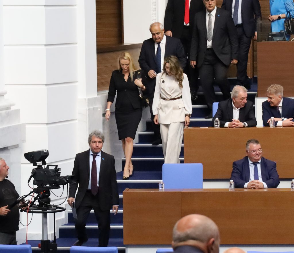 ИТН се среща с БСП в търсене на подкрепа за правителство с третия мандат