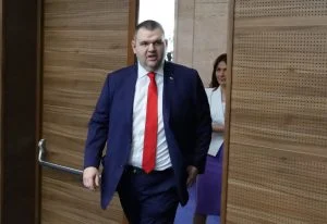 Главчев постила на "Новото начало" и дава 48 часа на инвеститори да се изнесат на тавана