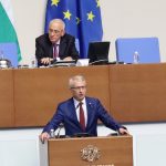 Денков: Национализацията на "Лукойл" ще обслужи интересите на Пеевски