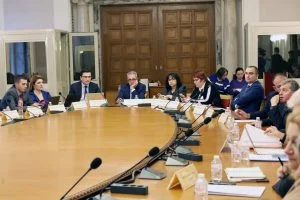 Парламент комисия по бюджет и финанси