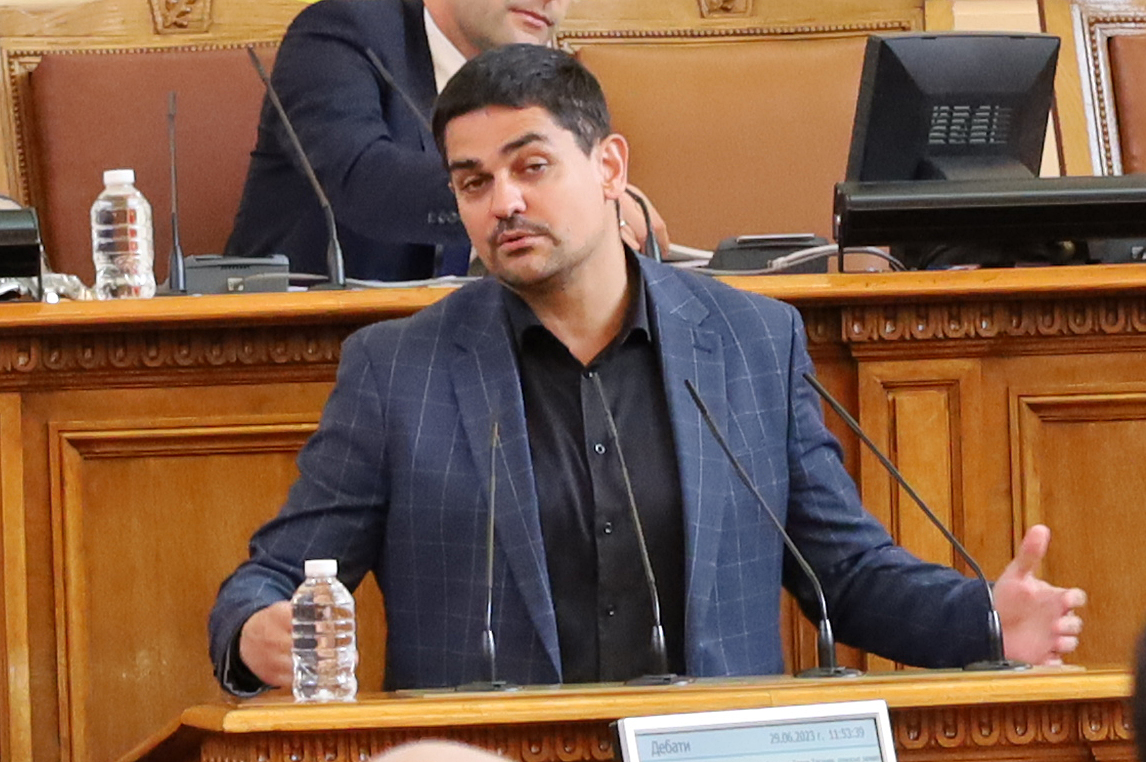 Парламент Радостин Василев