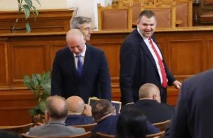 Делян, ГЕРБ, имунитетите, Политическото свлачище, Парламент Росен Желязков Делян Пеевски Бойко Борисов