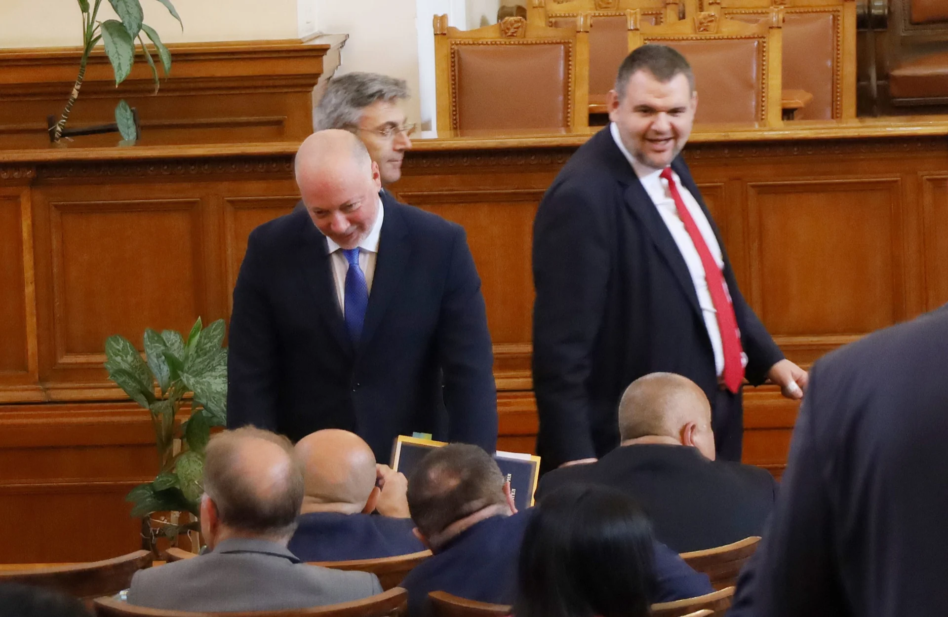 Делян, ГЕРБ, имунитетите, Политическото свлачище, Парламент Росен Желязков Делян Пеевски Бойко Борисов